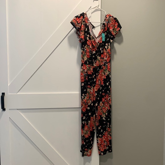 Maurices Pants - Beautiful Maurice’s floral jumpsuit size medium new with tag